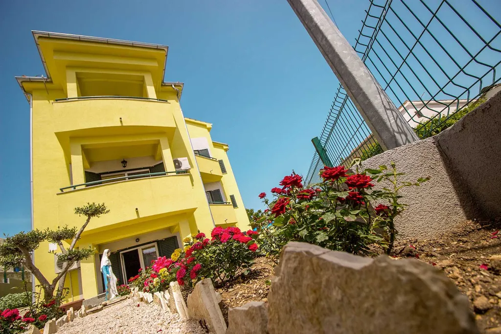 Studio Apartment in Pirovac for 2 Guests