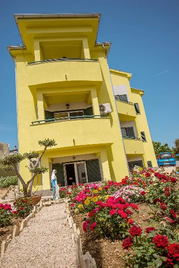 Studio Apartment in Pirovac for 2 Guests