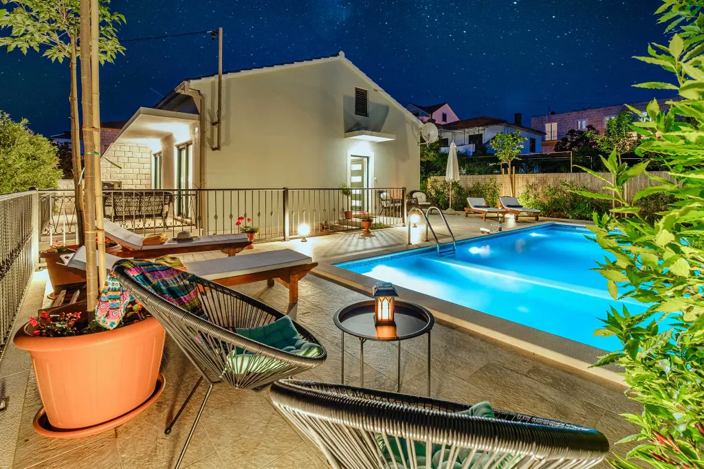 Supetar 2-Bedroom Holiday House with Heated Pool