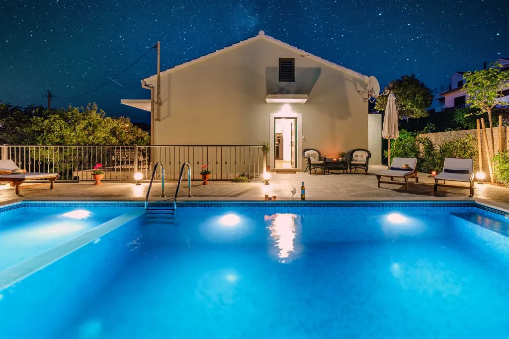 Supetar 2-Bedroom Holiday House with Heated Pool