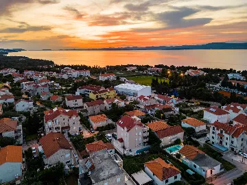 Supetar 2-Bedroom Holiday House with Heated Pool