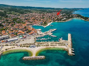 Supetar 2-Bedroom Holiday House with Heated Pool