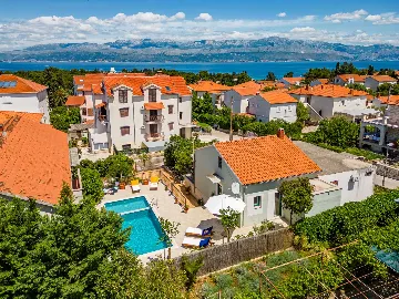 Supetar 2-Bedroom Holiday House with Heated Pool