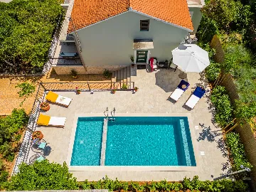 Supetar 2-Bedroom Holiday House with Heated Pool