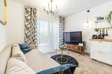 Supetar 2-Bedroom Holiday House with Heated Pool