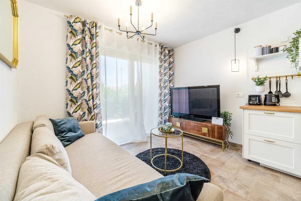 Supetar 2-Bedroom Holiday House with Heated Pool