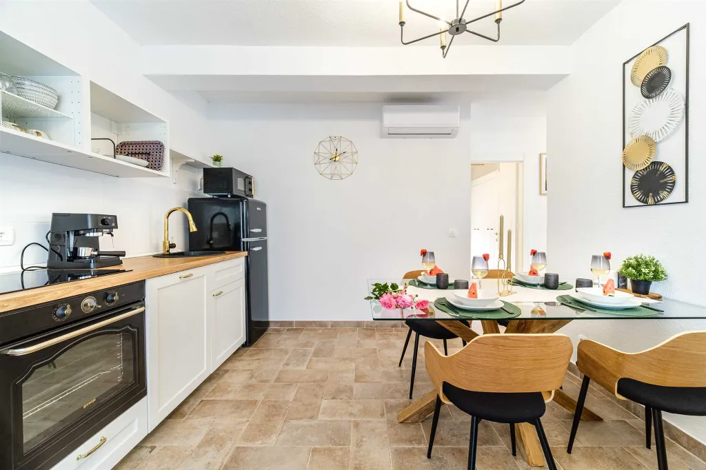 Supetar 2-Bedroom Holiday House with Heated Pool