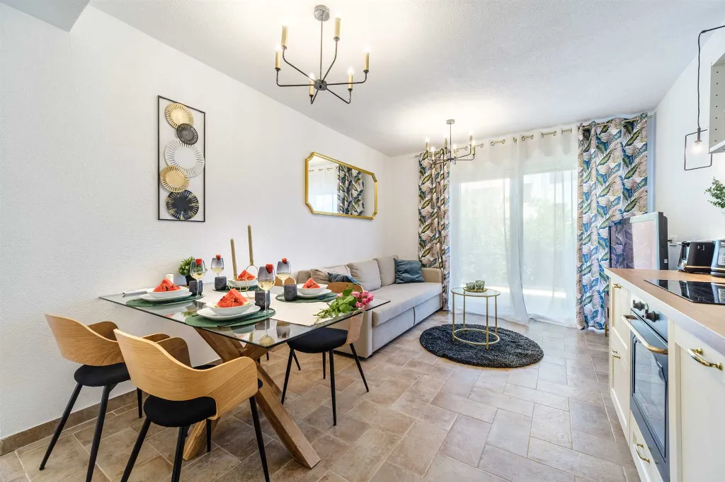 Supetar 2-Bedroom Holiday House with Heated Pool
