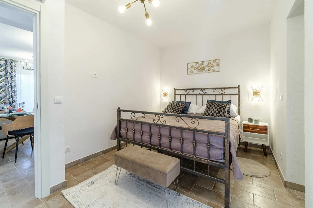 Supetar 2-Bedroom Holiday House with Heated Pool