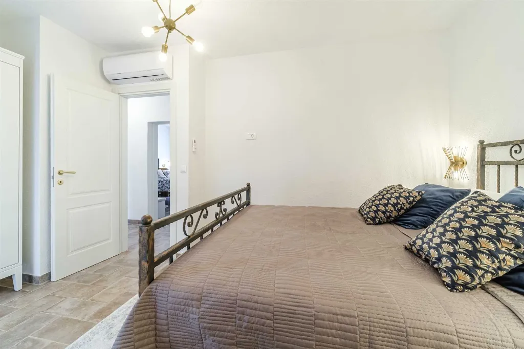 Supetar 2-Bedroom Holiday House with Heated Pool
