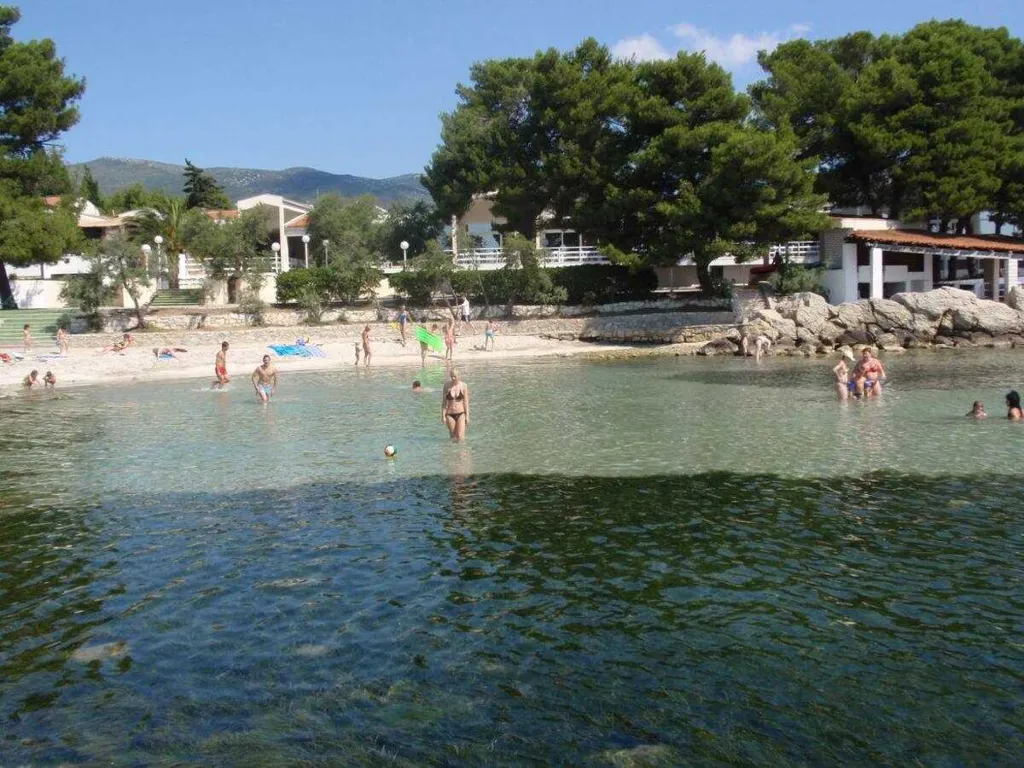 Two-Bedroom Apartment in Kaštel Štafilic with Balcony