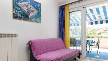 Two-Bedroom Apartment in Kaštel Štafilic with Balcony
