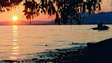 Two-Bedroom Apartment in Kaštel Štafilic with Balcony