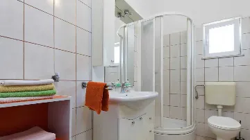 Two-Bedroom Apartment in Kaštel Štafilic with Balcony