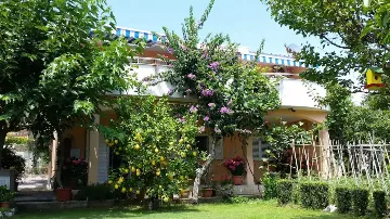Two-Bedroom Apartment in Kaštel Štafilic with Balcony