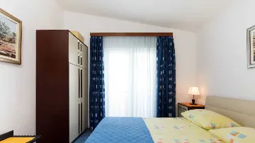 Two-Bedroom Apartment in Kaštel Štafilic with Balcony