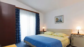 Two-Bedroom Apartment in Kaštel Štafilic with Balcony