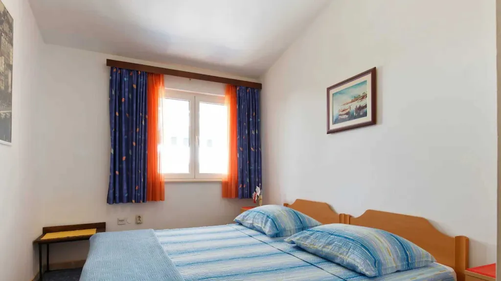 Two-Bedroom Apartment in Kaštel Štafilic with Balcony