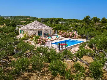 Holiday House with Heated Pool in Supetar