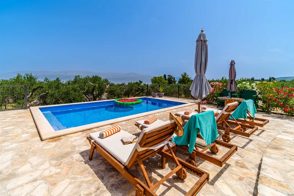 Holiday House with Heated Pool in Supetar