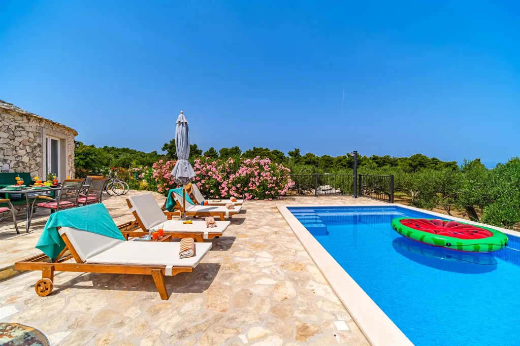 Holiday House with Heated Pool in Supetar