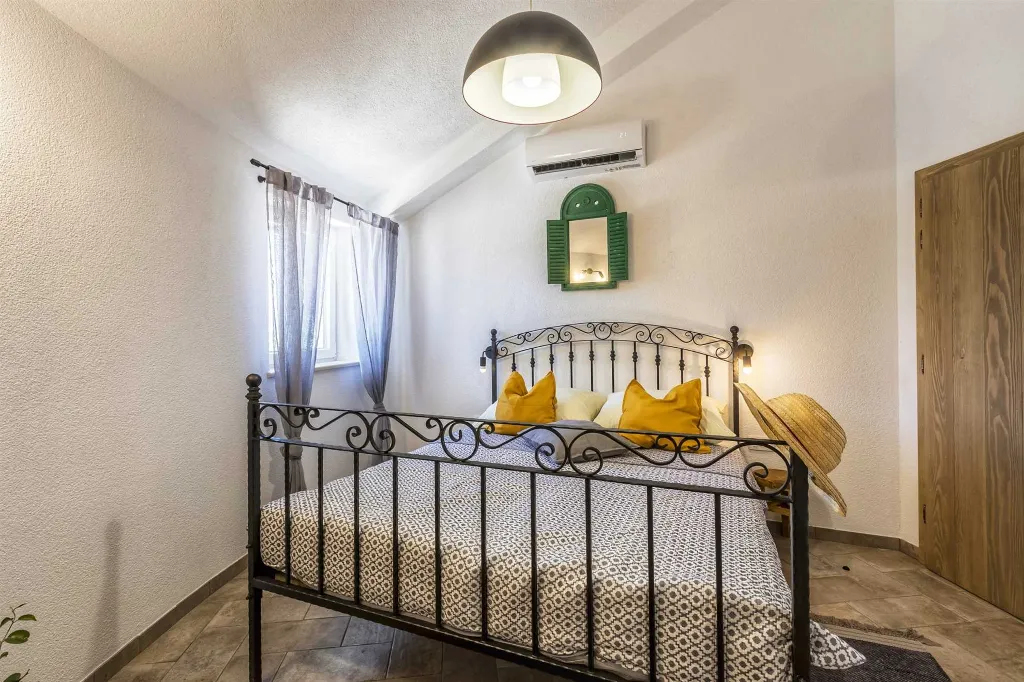 Holiday House with Heated Pool in Supetar