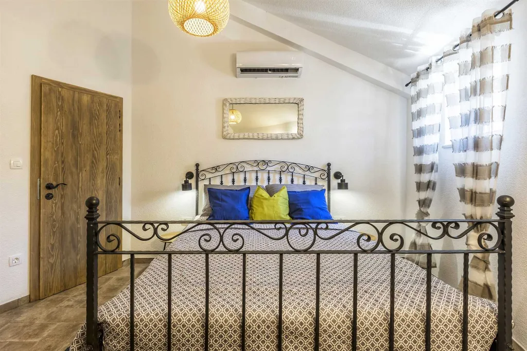 Holiday House with Heated Pool in Supetar