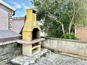 1-Bedroom Apartment in Vir for Up to 4 Guests