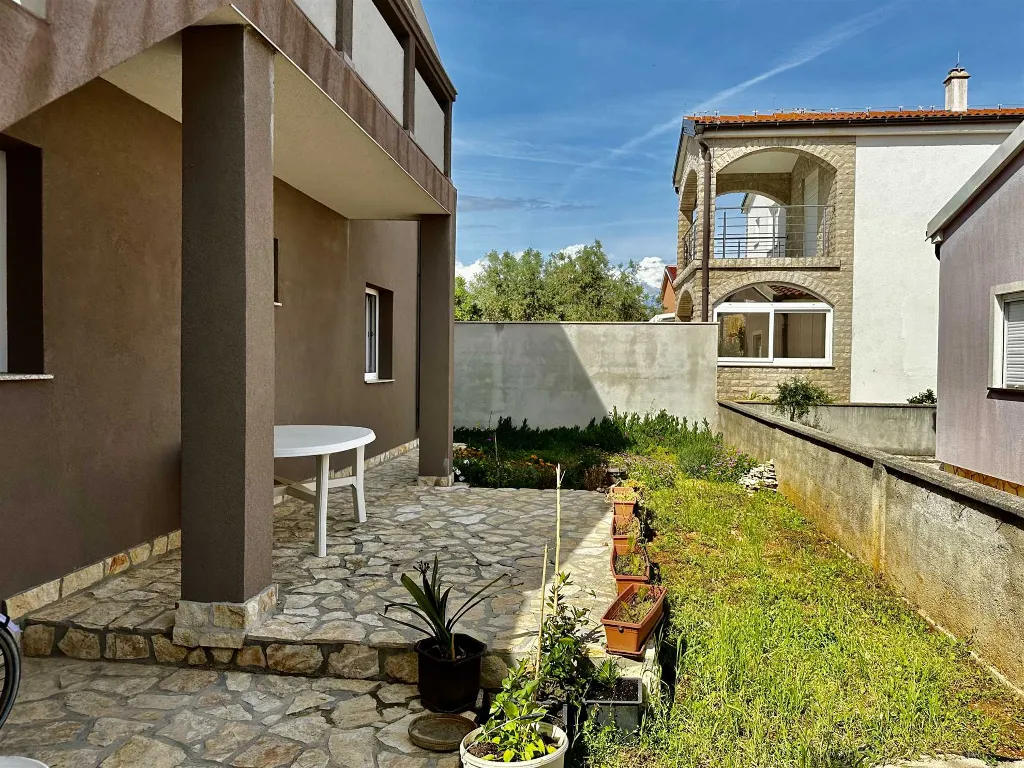 1-Bedroom Apartment in Vir for Up to 4 Guests