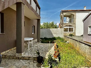 1-Bedroom Apartment in Vir for Up to 4 Guests