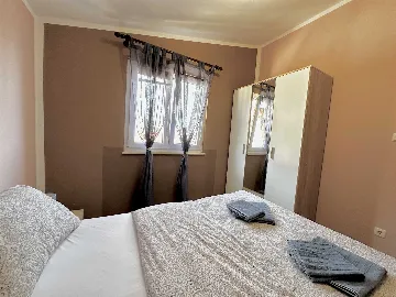 1-Bedroom Apartment in Vir for Up to 4 Guests