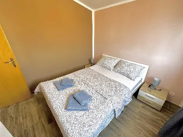 1-Bedroom Apartment in Vir for Up to 4 Guests