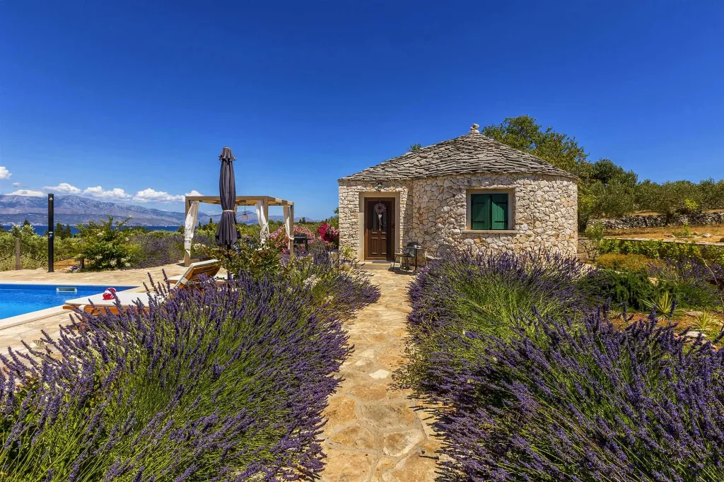 Stone Holiday House in Supetar for 2 Guests