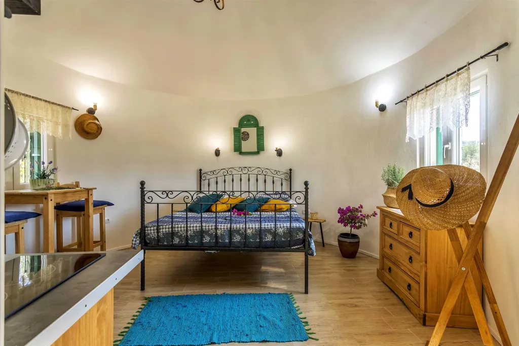 Stone Holiday House in Supetar for 2 Guests