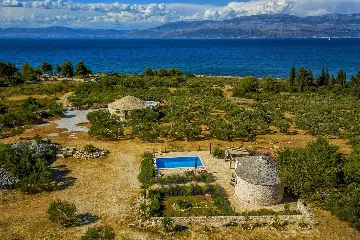 Stone Holiday House in Supetar for 2 Guests