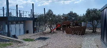 Mobile Home with Shared Pool in Pirovac