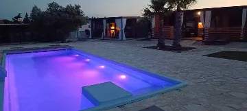 Mobile Home with Shared Pool in Pirovac