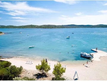 Mobile Home with Shared Pool in Pirovac