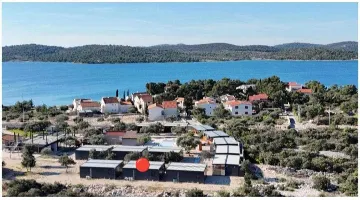 Mobile Home with Shared Pool in Pirovac