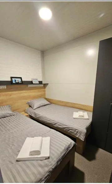 Mobile Home with Shared Pool in Pirovac