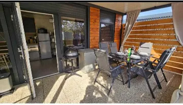 Mobile Home with Shared Pool in Pirovac