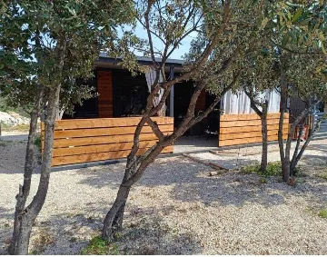 Mobile Home with Shared Pool in Pirovac