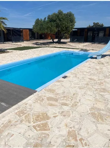 Mobile Home with Shared Pool in Pirovac