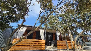 Mobile Home with Shared Pool in Pirovac