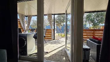 Mobile Home with Shared Pool in Pirovac