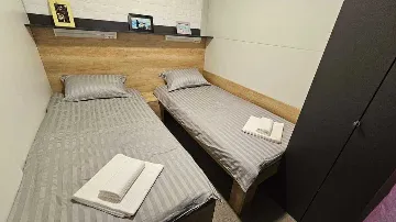 Mobile Home with Shared Pool in Pirovac