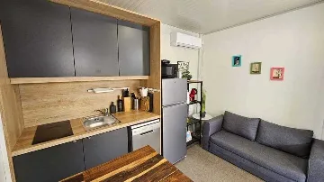 Mobile Home with Shared Pool in Pirovac