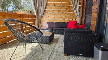 Mobile Home with Shared Pool in Pirovac