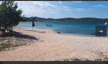 Mobile Home with Shared Pool in Pirovac