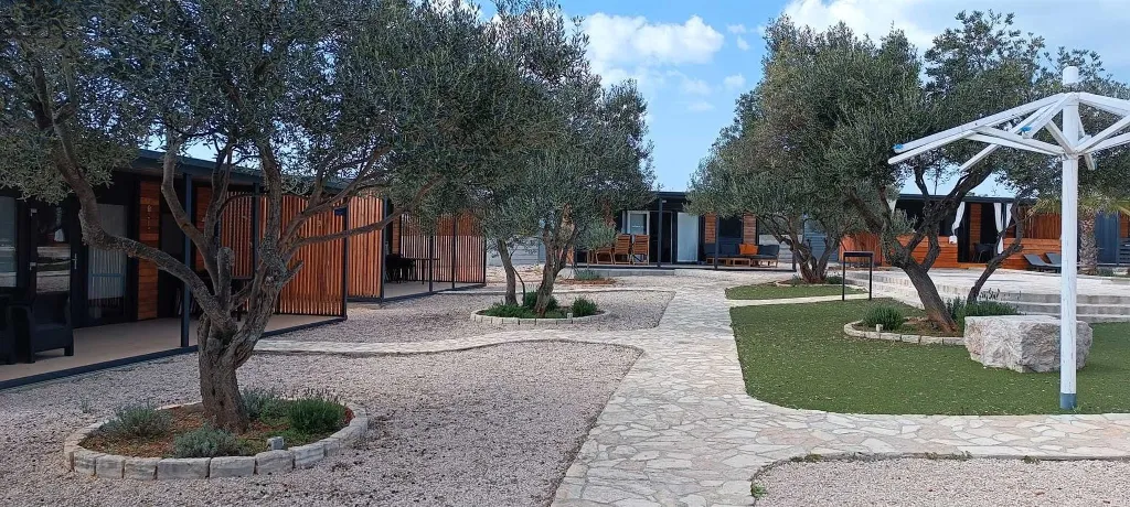 Mobile Home with Shared Pool in Pirovac
